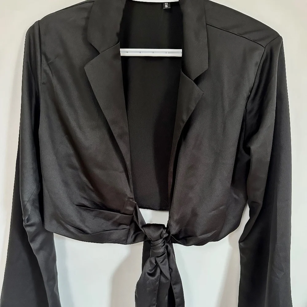 Wrap Around Cropped Blouse - Picture 3 of 4